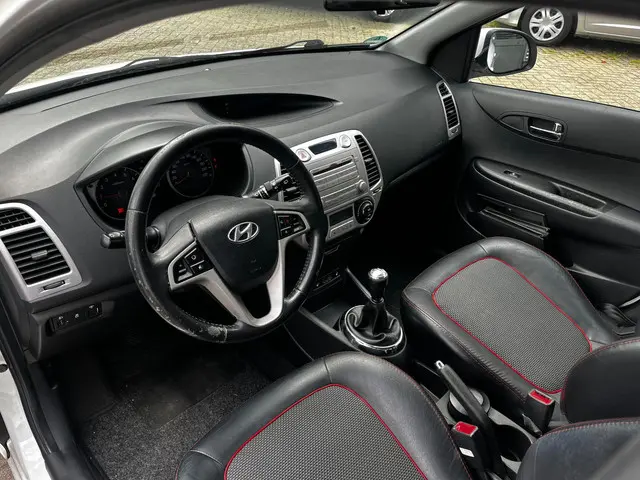 Hyundai i20 1.2i i-Catcher 2012 Benzine 12