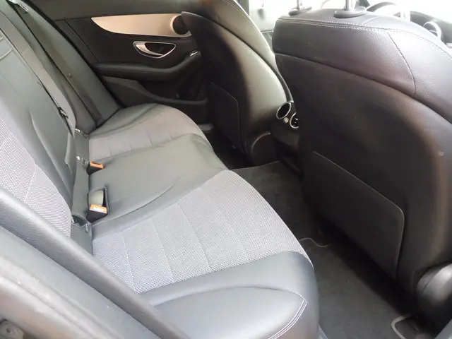 Mercedes-Benz C-Klasse Estate 180 Prestige 2015 Benzine 29
