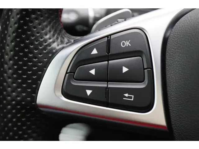 Mercedes-Benz GLA 250 4Matic 2017 Benzine 38