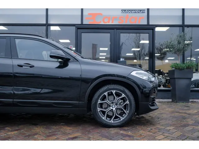 BMW X2 SDrive18i High Executive|Navi|Camera|18'' 2023 Benzine 8