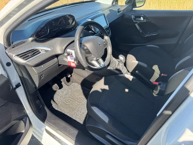 Peugeot 208 1.2 VTi Style 2014 Benzine 9