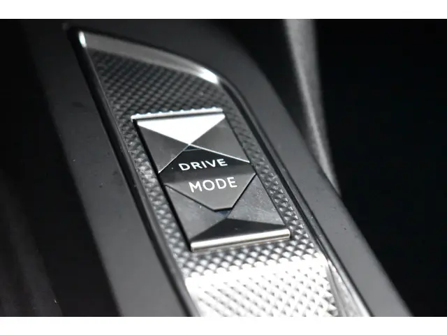 DS DS 3 PureTech130EAT8 Performance Line 2024 Benzine 25