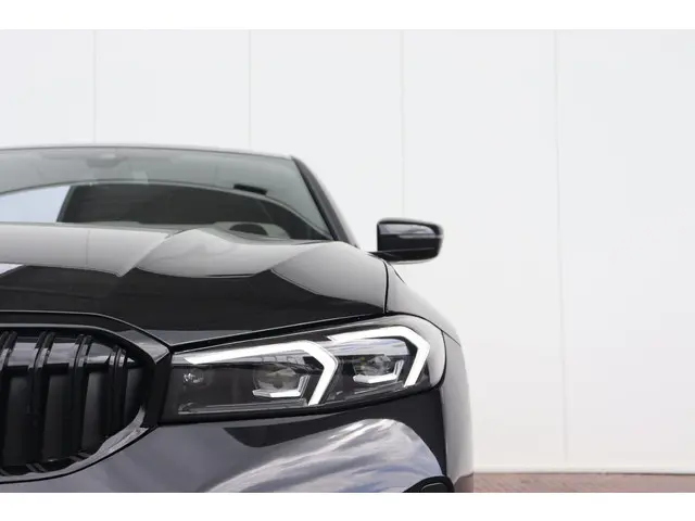 BMW 3 Serie 330e xDrive 2025 Hybride Benzine 3