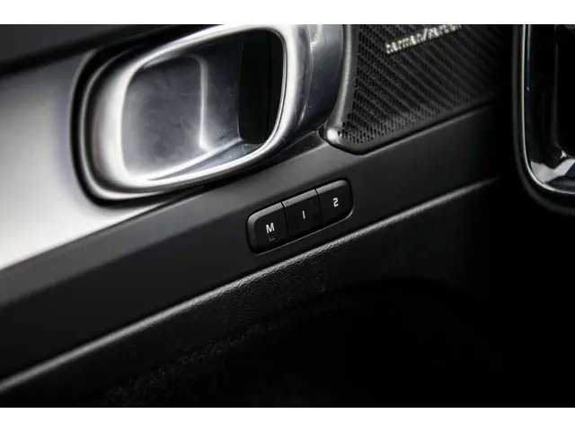 Volvo XC40 2.0 B4 Plus Dark 2024 Benzine 25