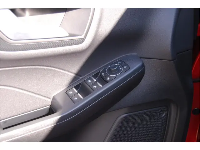 Ford Kuga 2.5 PHEV 225PK ST-Line X 2023 Hybride Benzine 16