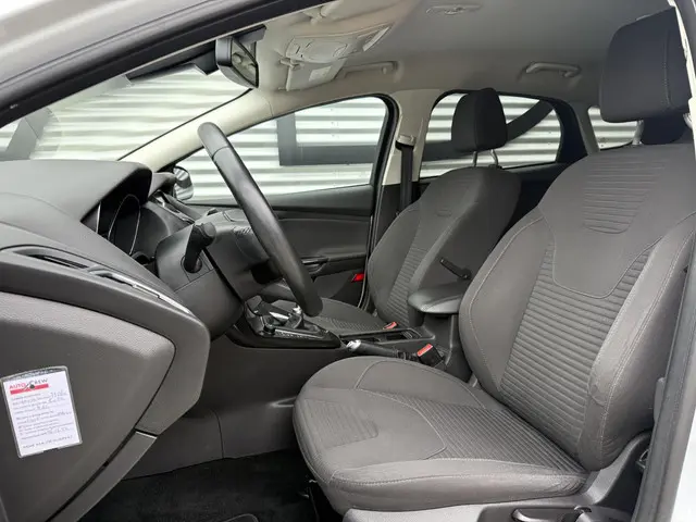 Ford Focus 1.0 Titanium Edition 2015 Benzine 8