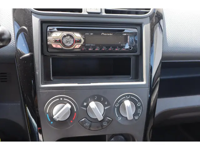 Suzuki Splash 1.0 VVT Base, Trekhaak. 2012 Benzine 9