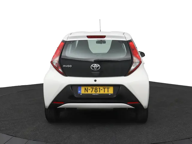 Toyota Aygo 1.0 VVT-i x-play 2022 Benzine 45