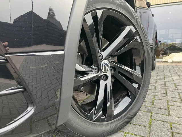 Volkswagen Tiguan 2.0 TDI R-Line Business+ 2022 Diesel 18