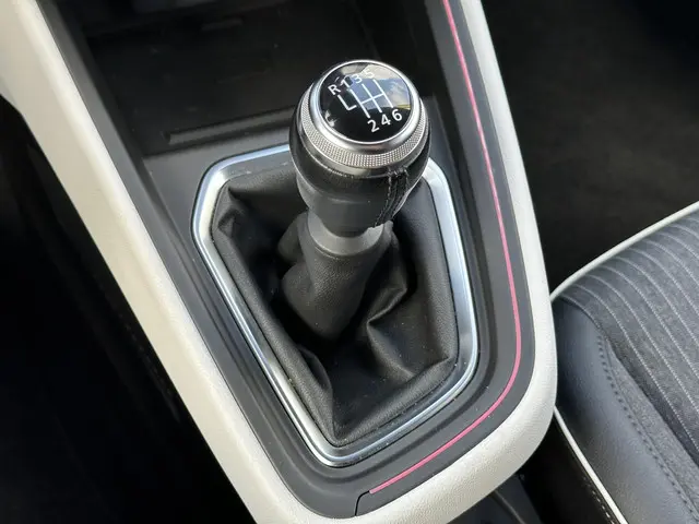 Renault Clio TCe 90 Techno 2023 Benzine 23