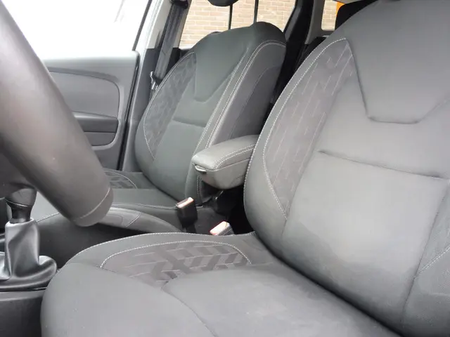 Renault Clio Estate 0.9 TCe Limited 2020 Benzine 22