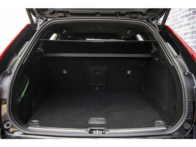 Volvo XC60 B5 Plus Dark 2022 Benzine 31