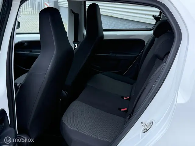 Volkswagen up! 1.0 BMT move up! AIRCO 2017 Benzine 17