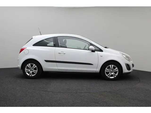 Opel Corsa 1.4-16V Design Edition 2013 Benzine 11