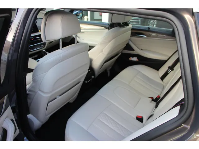 BMW 5 Serie Touring 530d High Executive 2018 Diesel 8