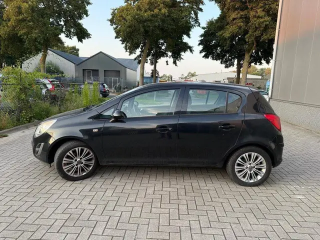 Opel Corsa 1.4-16V Cosmo 164.196KM 2013 Benzine 8