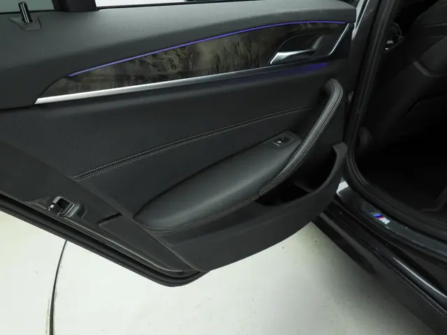 BMW 5 Serie 540i High Executive 2018 Benzine 24
