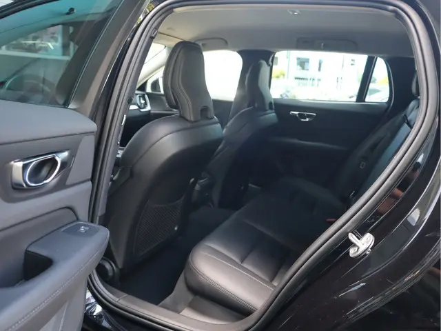 Volvo V60 2.0 B3 Momentum 2022 Benzine 4