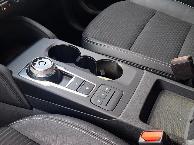 Ford Kuga 2.5 PHEV Titanium X 2022 Hybride Benzine 25