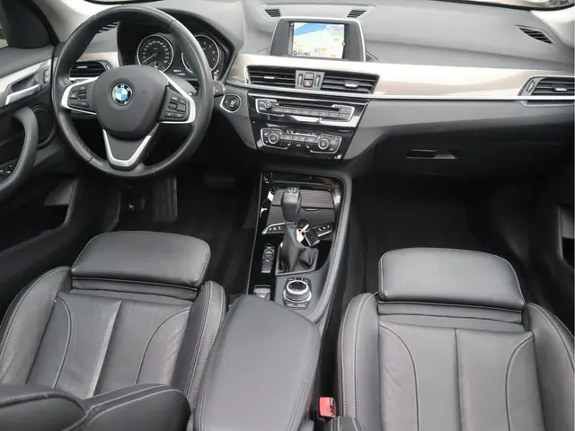 BMW X1 sDrive18i 136 PK High Executive 2017 Benzine 3