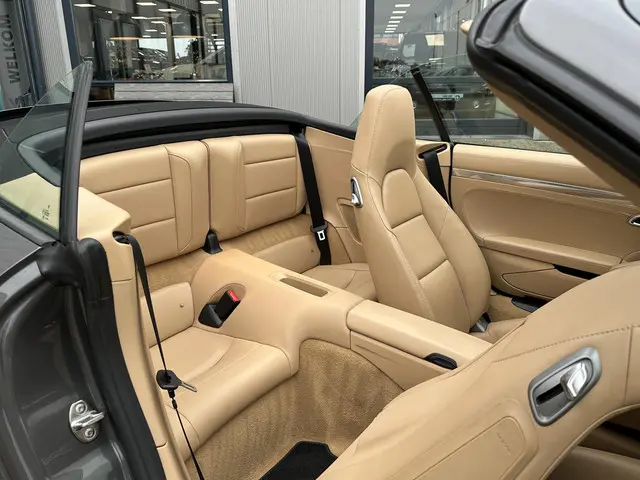 Porsche 911 Cabrio 3.4 Carrera 4 2013 Benzine 61