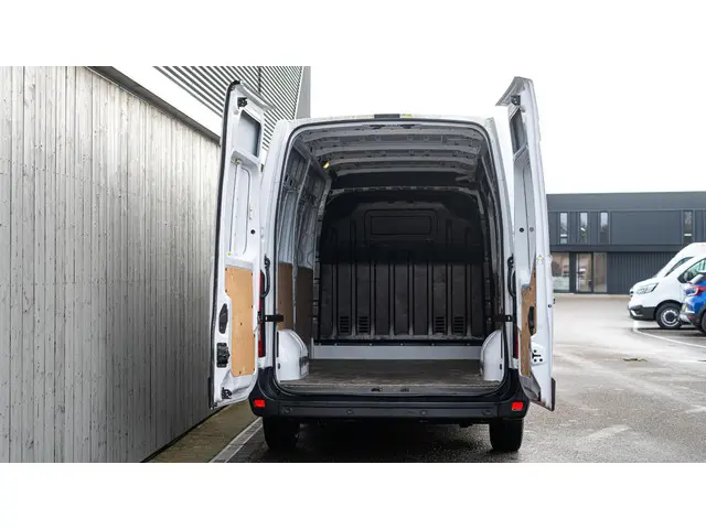 Renault Master T35 2.3 dCi 135 L2H2 Comfort 2022 Diesel 13