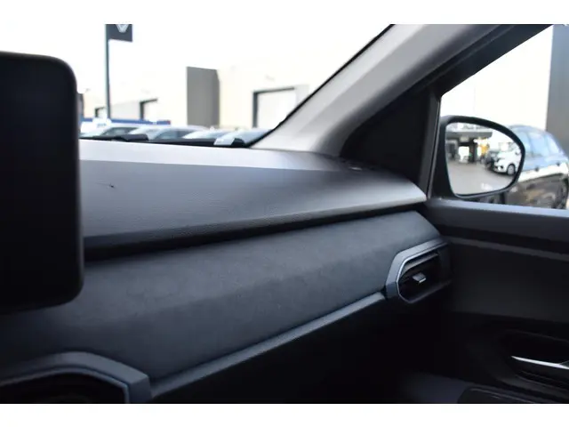 Dacia Sandero Stepway TCe 110 Extreme 2024 Benzine 32