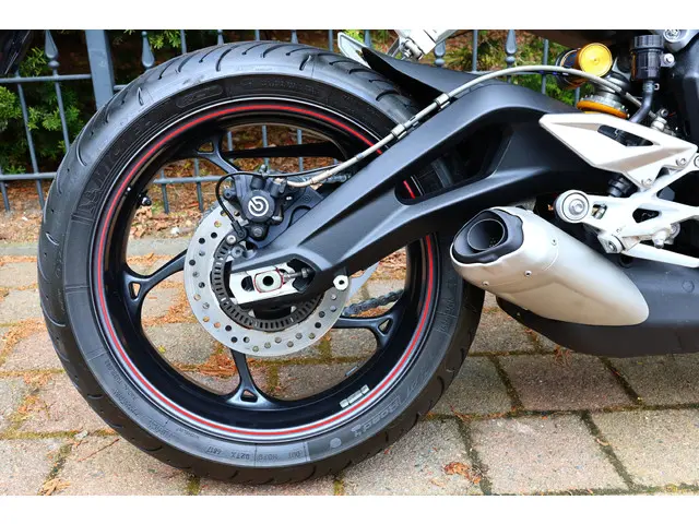Triumph Street Triple 765 RS ABS Edition 2017 Benzine 14