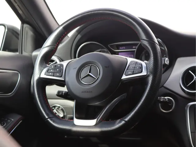 Mercedes-Benz GLA 180 AMG 2019 Benzine 23