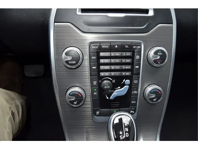 Volvo V70 2.0 T4 Polar+ 2016 Benzine 25