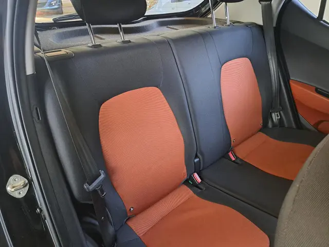 Hyundai i10 1.0i i-Motion Comfort Plus 2014 Benzine 19