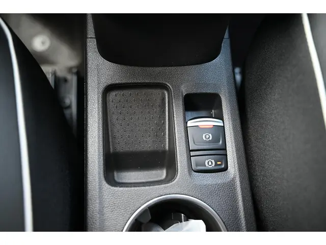 Renault Captur 1.0 TCe 90 techno 2024 Benzine 40