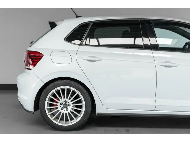 Volkswagen Polo 1.0 TSI Highline 2x R-line 2018 Benzine 32