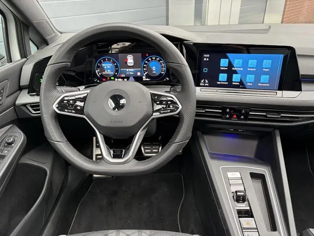 Volkswagen Golf 1.5 eTSI R-Line 2022 Benzine 12