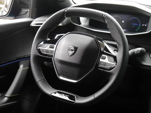 Peugeot 2008 1.2 Hybrid 145 GT 2025 Hybride Benzine 15