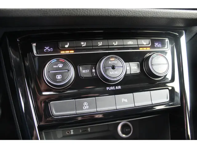 Volkswagen Touran 1.2 TSI Highline 7p 2016 Benzine 17