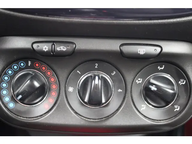 Opel ADAM 1.4 Jam 2013 Benzine 17