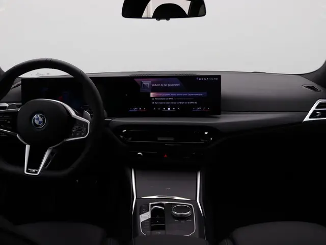 BMW 3 Serie Touring 330e 2025 Hybride Benzine 6