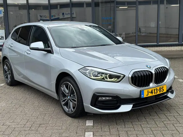 BMW 1 Serie 118i Executive Edition 2020 Benzine 13