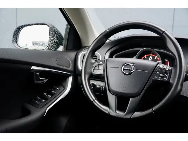 Volvo V40 2.0 T3 153 pk NORDIC BUSINESS 2018 Benzine 36