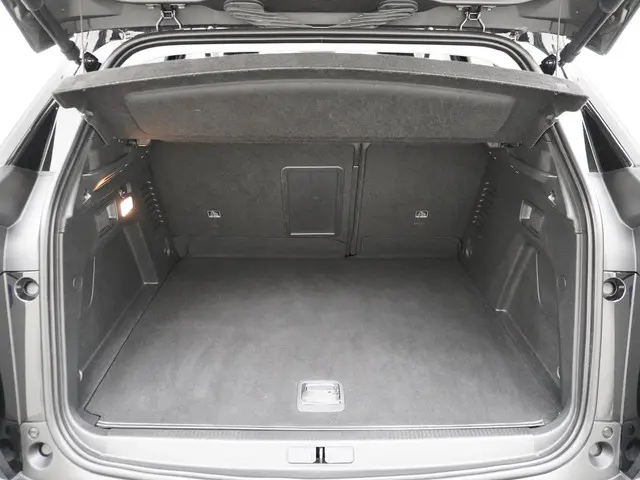 Peugeot 3008 1.6 HYbrid 225 Allure 2022 Hybride Benzine 11