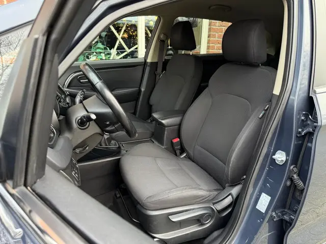 Kia Carens 1.6 GDi ExecutiveL. 2016 Benzine 6