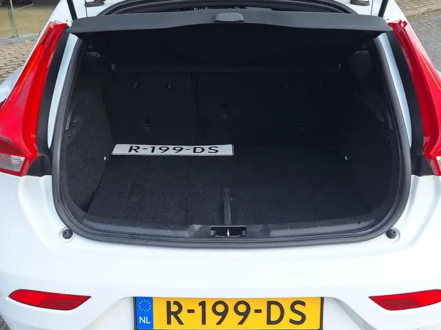 Volvo V40 1.6 T4 R-Design Automaat 2013 Benzine 14