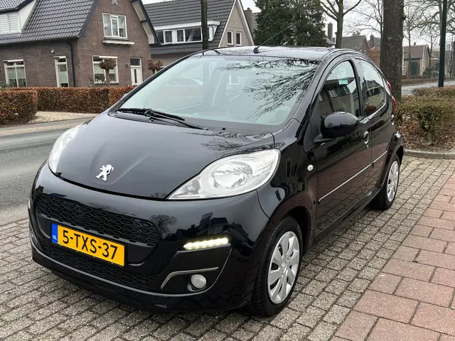 Peugeot 107 1.0 EXCLUSIVE NL-AUTO-NAP 2014 Benzine 7