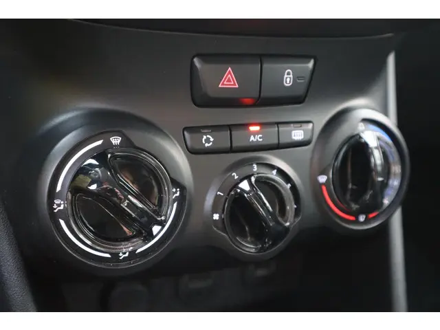 Peugeot 208 1.0 VTi Blue Lease 2013 Benzine 22
