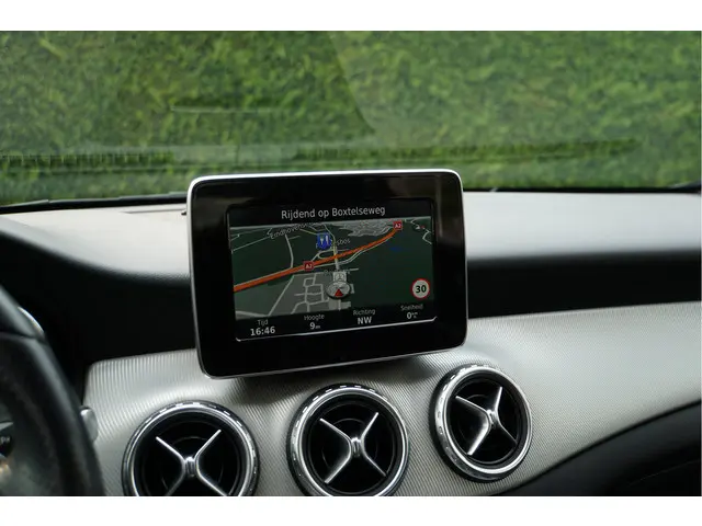 Mercedes-Benz GLA GLA 180 Ambition Night 2016 Benzine 41