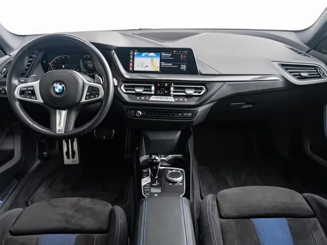 BMW 2 Serie Gran Coupé 220i 2023 Benzine 7