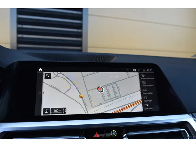 BMW 3 Serie 320i Executive Edition 2019 Benzine 18