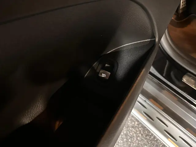 Mercedes-Benz GLC 200 4MATIC AMG Line 2023 Benzine 29