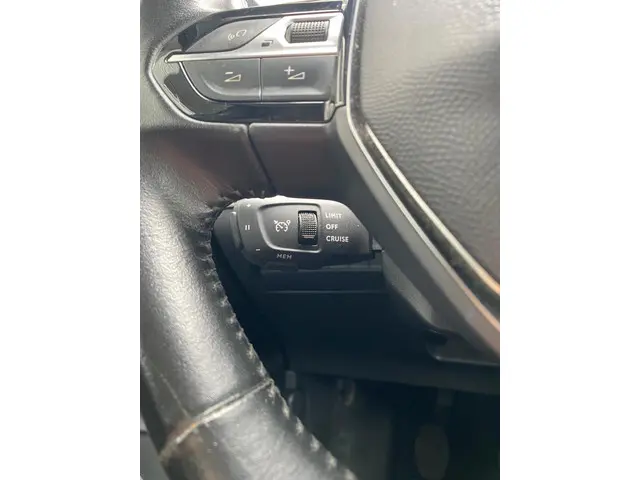 Peugeot 208 1.2 PureTech Allure 2020 Benzine 24